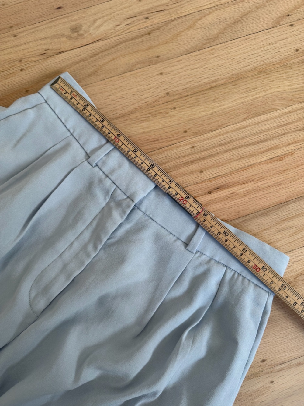 Aritzia Babaton Effortless Shorts Size 4 Pastel Blue Office Minimalist Neutral - Picture 10 of 12